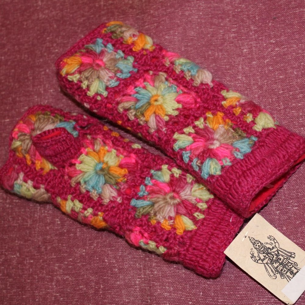 Nirvanna 🌈 Flower Crochet Handwarmers - Fuchsia